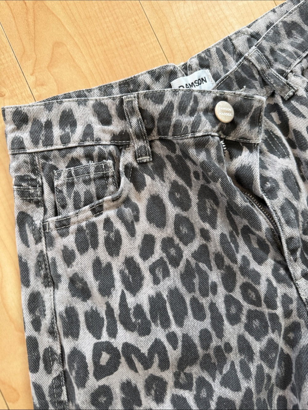 Leopard Print Grey Wide-Leg Women’s Jeans - Picture 5 of 10
